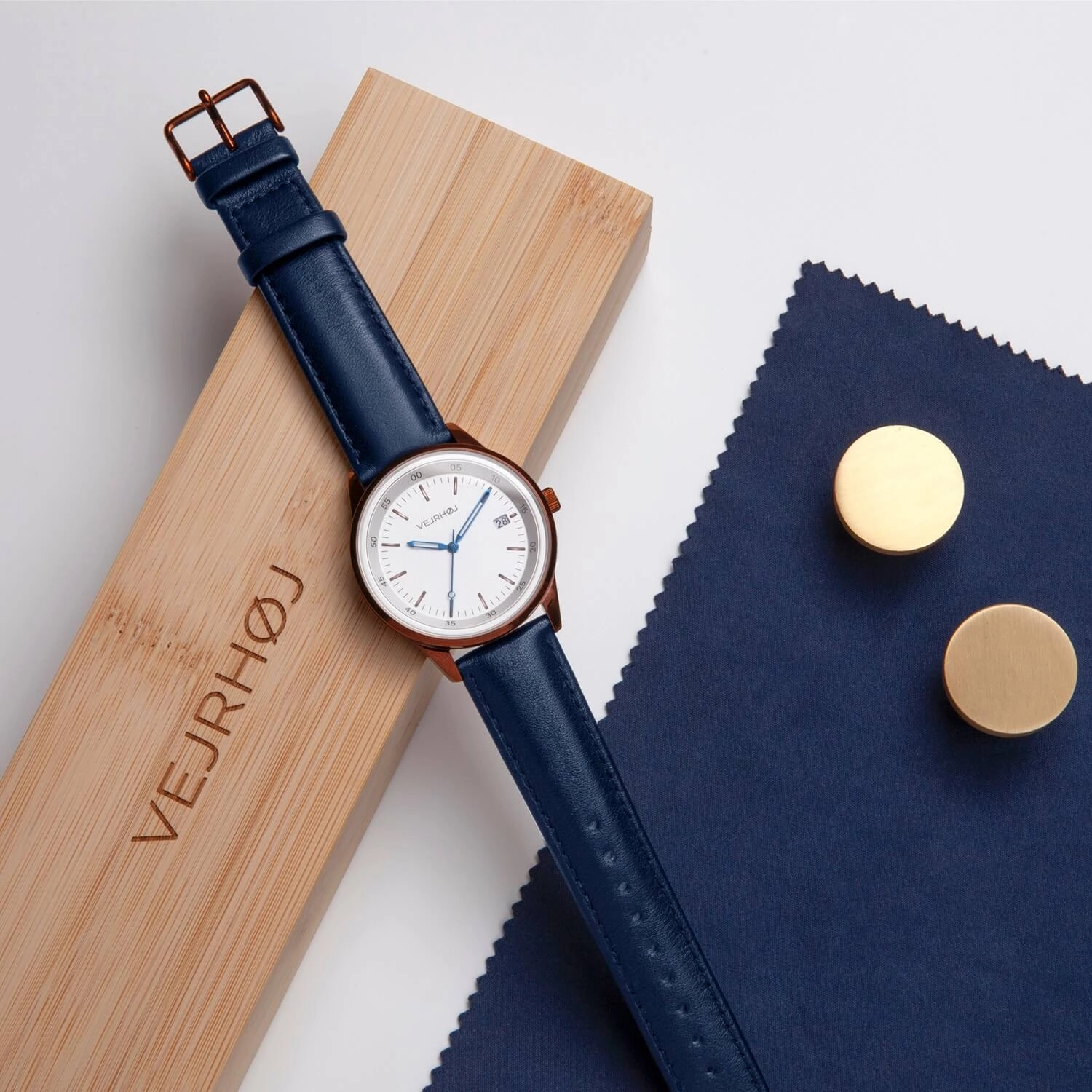 A06 | white | blue (automatic)