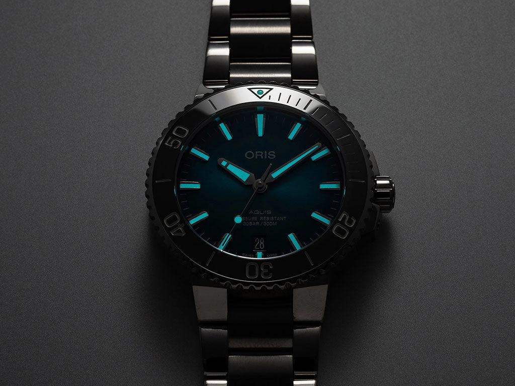 Aquis Date Coral Blue - Bracelet - 39.5mm - Ref. 01 733 7732 4155-07 8 21 05PEB