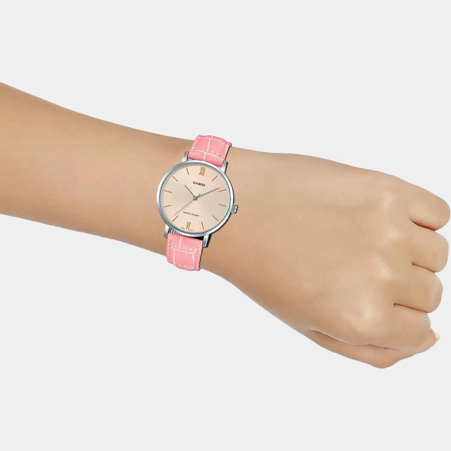 Enticer Women's Analog Leather Watch A1630 - LTP-VT01L-4BUDF