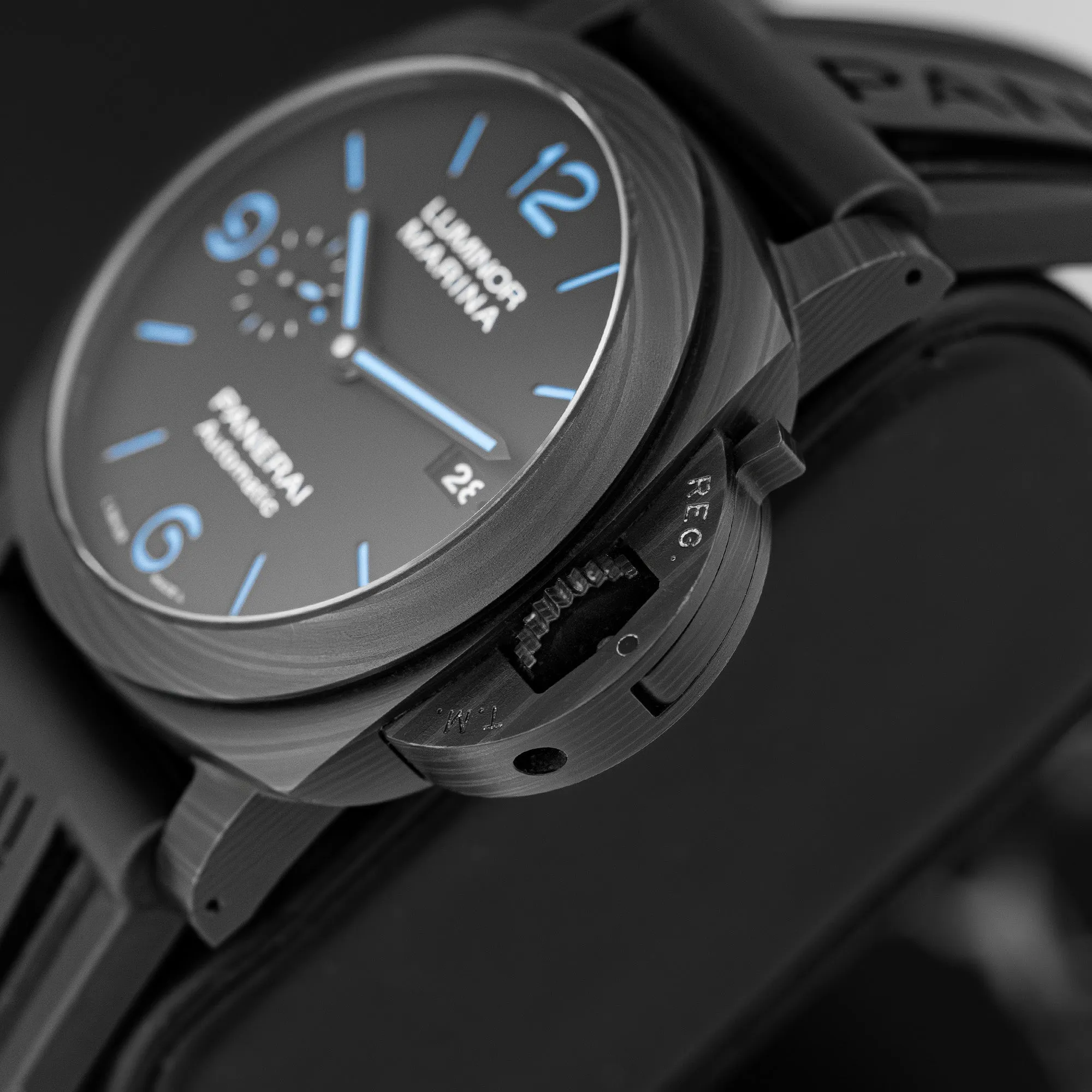 Panerai Luminor Marina Carbotech PAM01661
