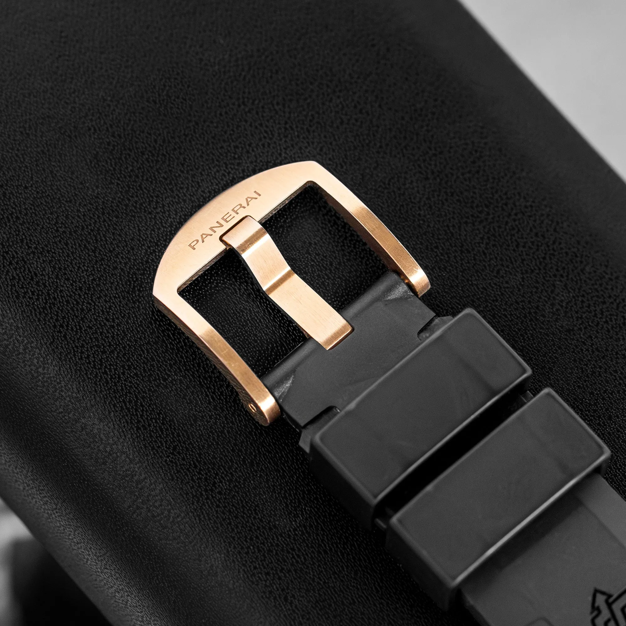 Panerai Submersible Goldtech Pam 00974
