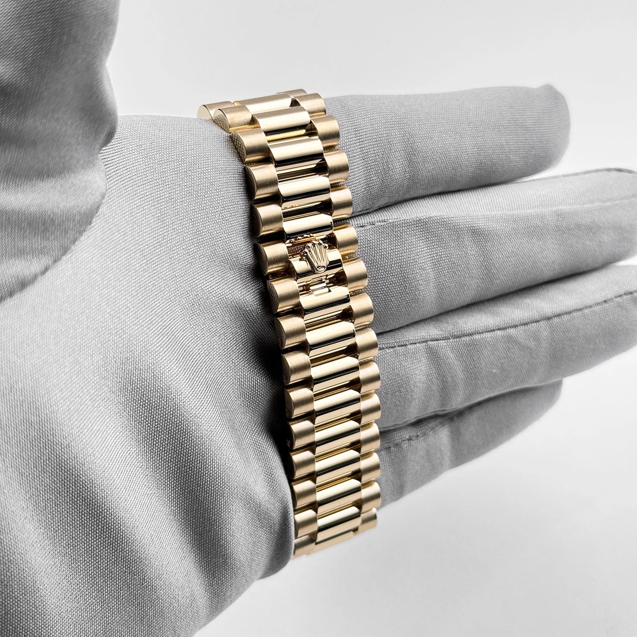 Rolex Day-Date 40 228238 Yellow Gold Champagne Roman Dial