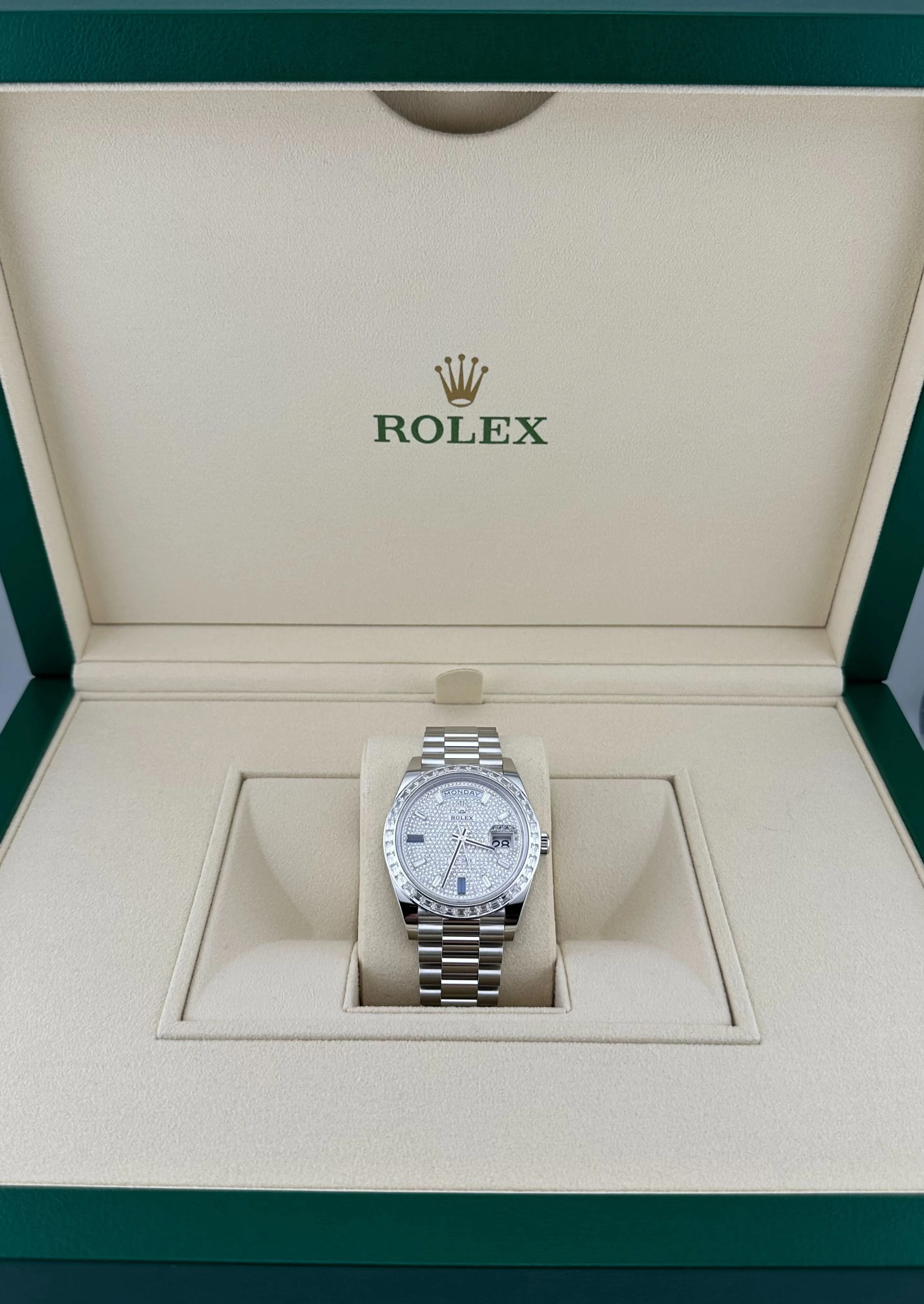 Rolex Day-Date 40 228396TBR Platinum Diamond Bezel Diamond-Paved Sapphire Dial (2024)