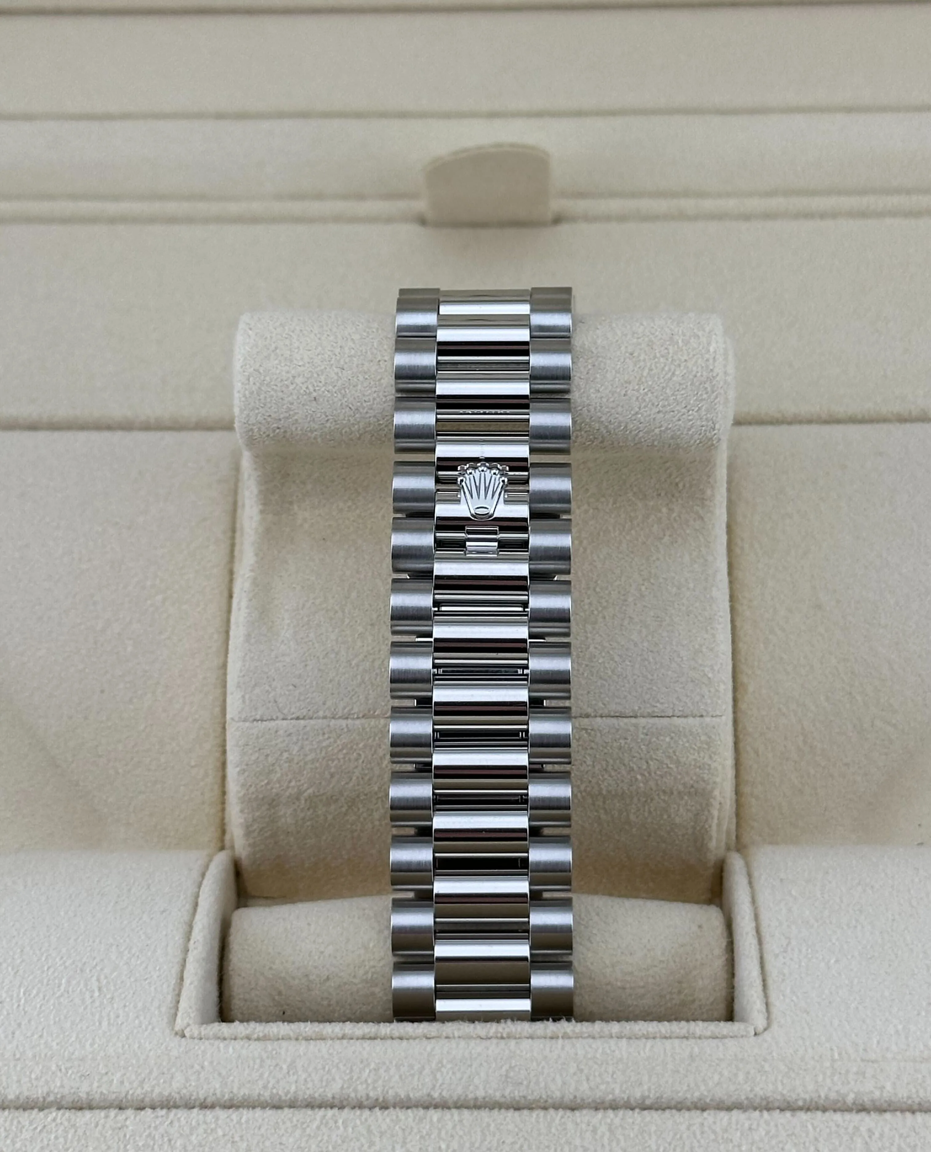 Rolex Day-Date 40 228396TBR Platinum Diamond Bezel Diamond-Paved Sapphire Dial (2024)