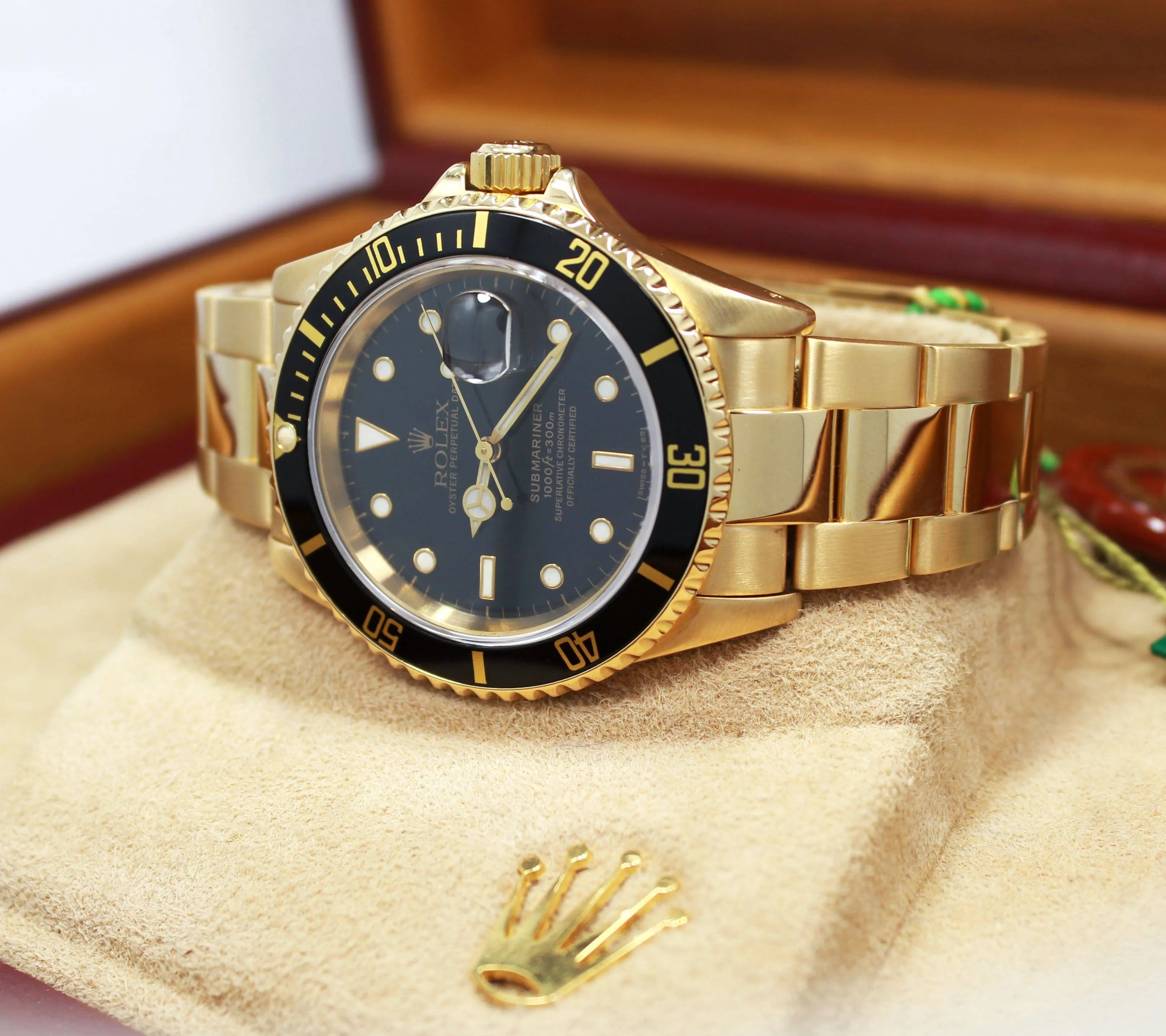 ROLEX Submariner 16618 18k Yellow Gold Oyster Black Dial & Bezel Watch