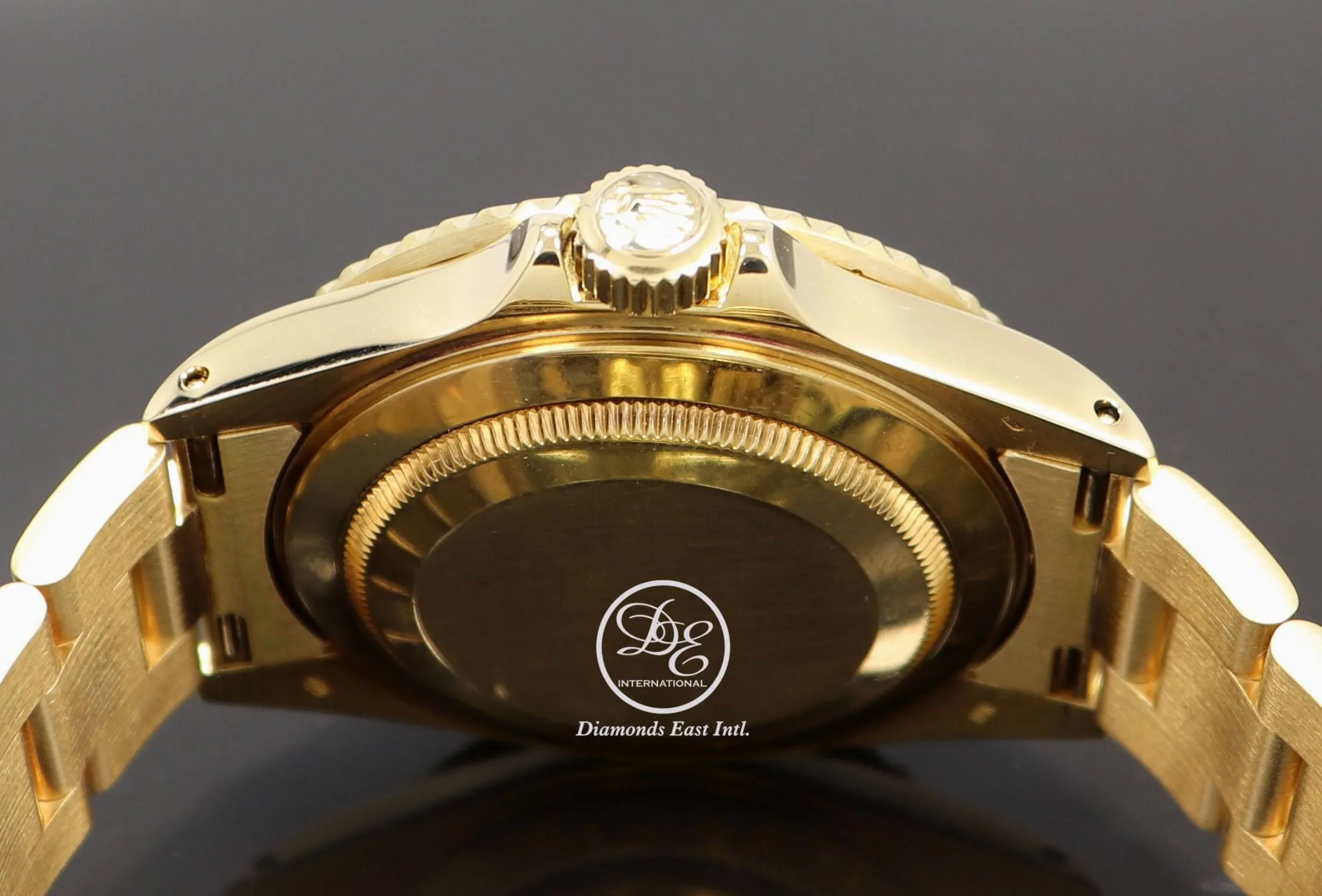 ROLEX Submariner 16618 18k Yellow Gold Oyster Black Dial & Bezel Watch