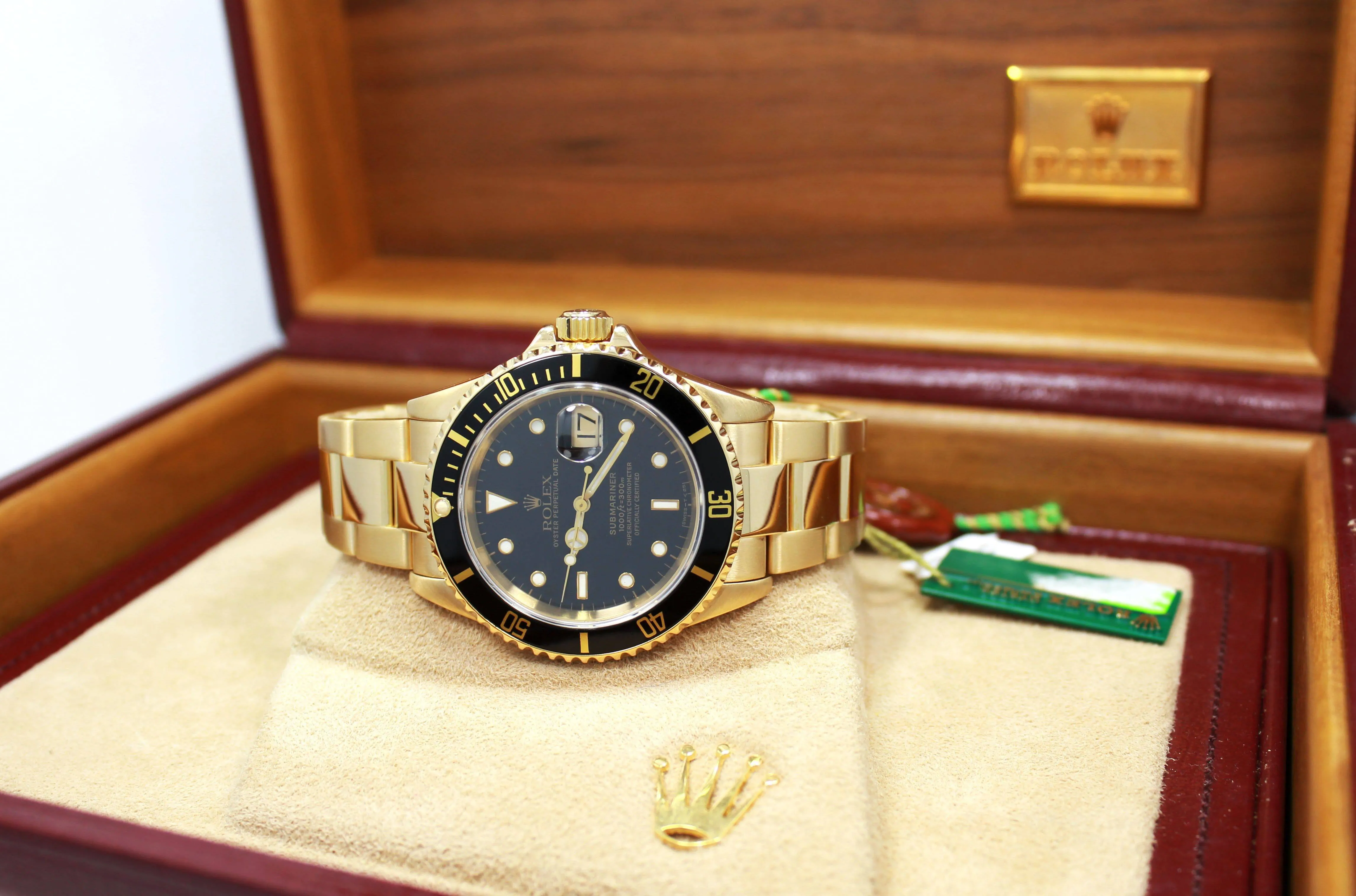 ROLEX Submariner 16618 18k Yellow Gold Oyster Black Dial & Bezel Watch