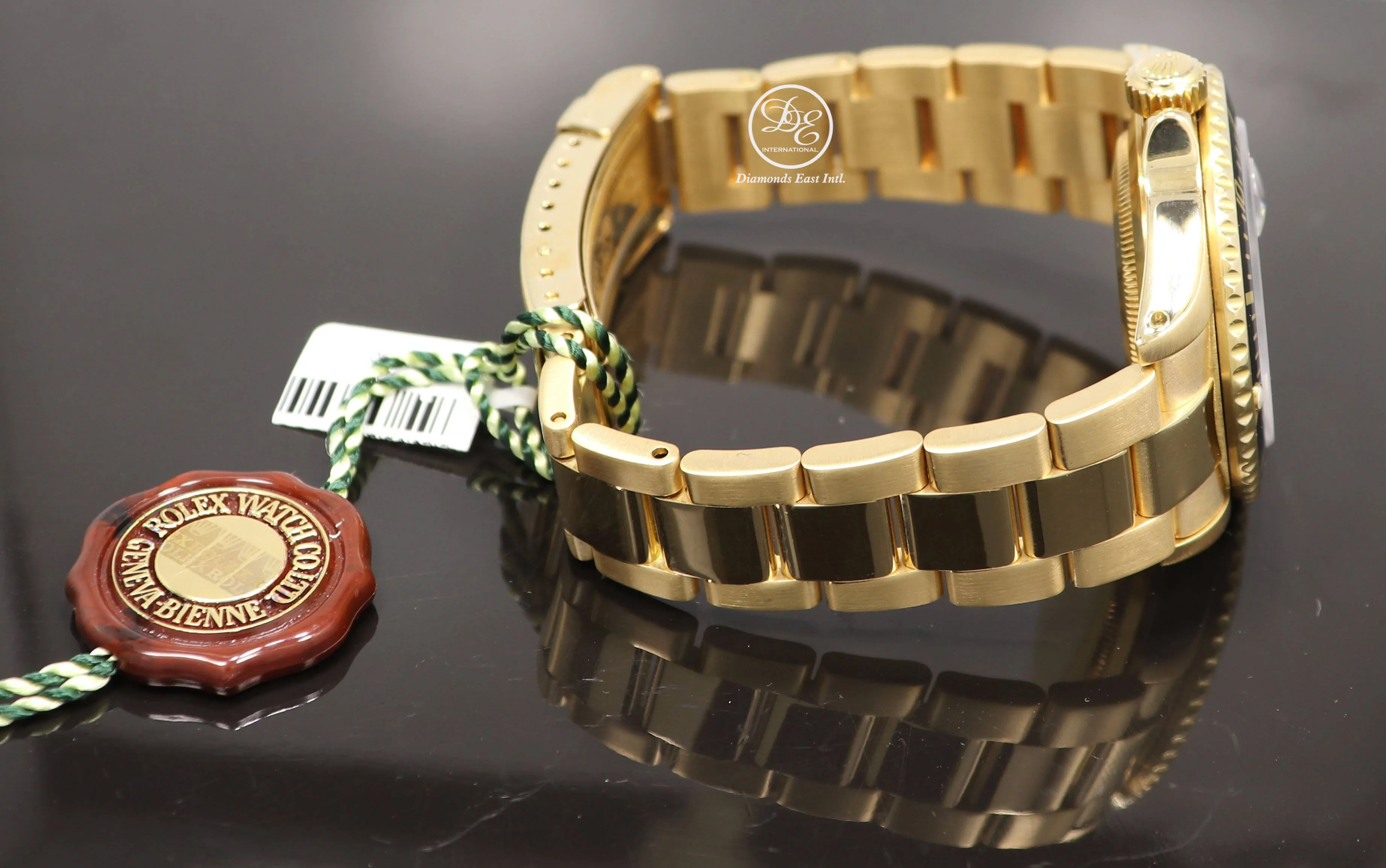 ROLEX Submariner 16618 18k Yellow Gold Oyster Black Dial & Bezel Watch