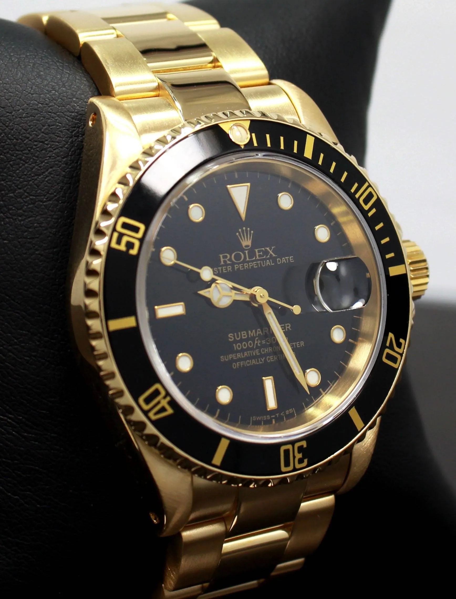 ROLEX Submariner 16618 18k Yellow Gold Oyster Black Dial & Bezel Watch