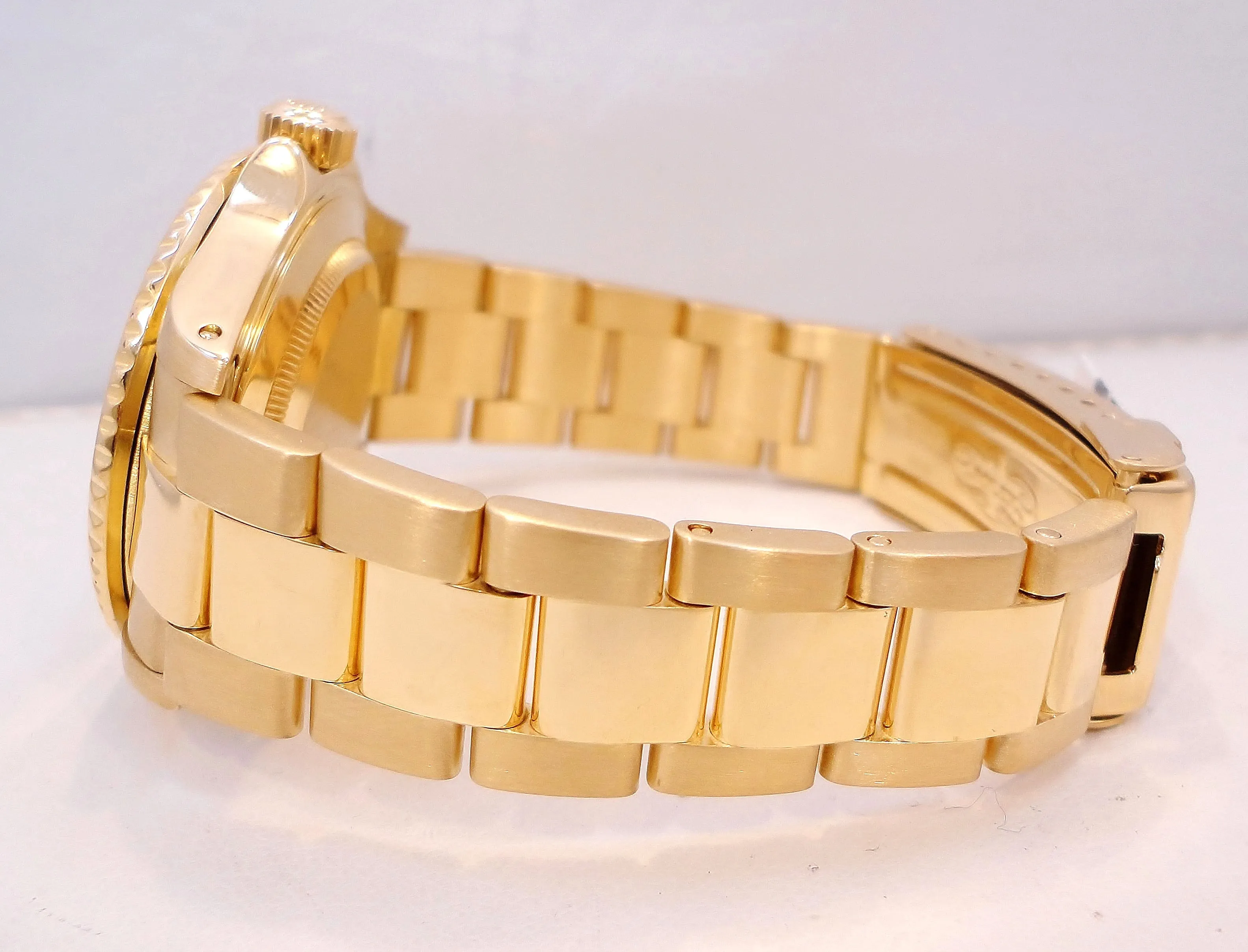 ROLEX Submariner 16618 18k Yellow Gold Oyster Blue Dial & Bezel