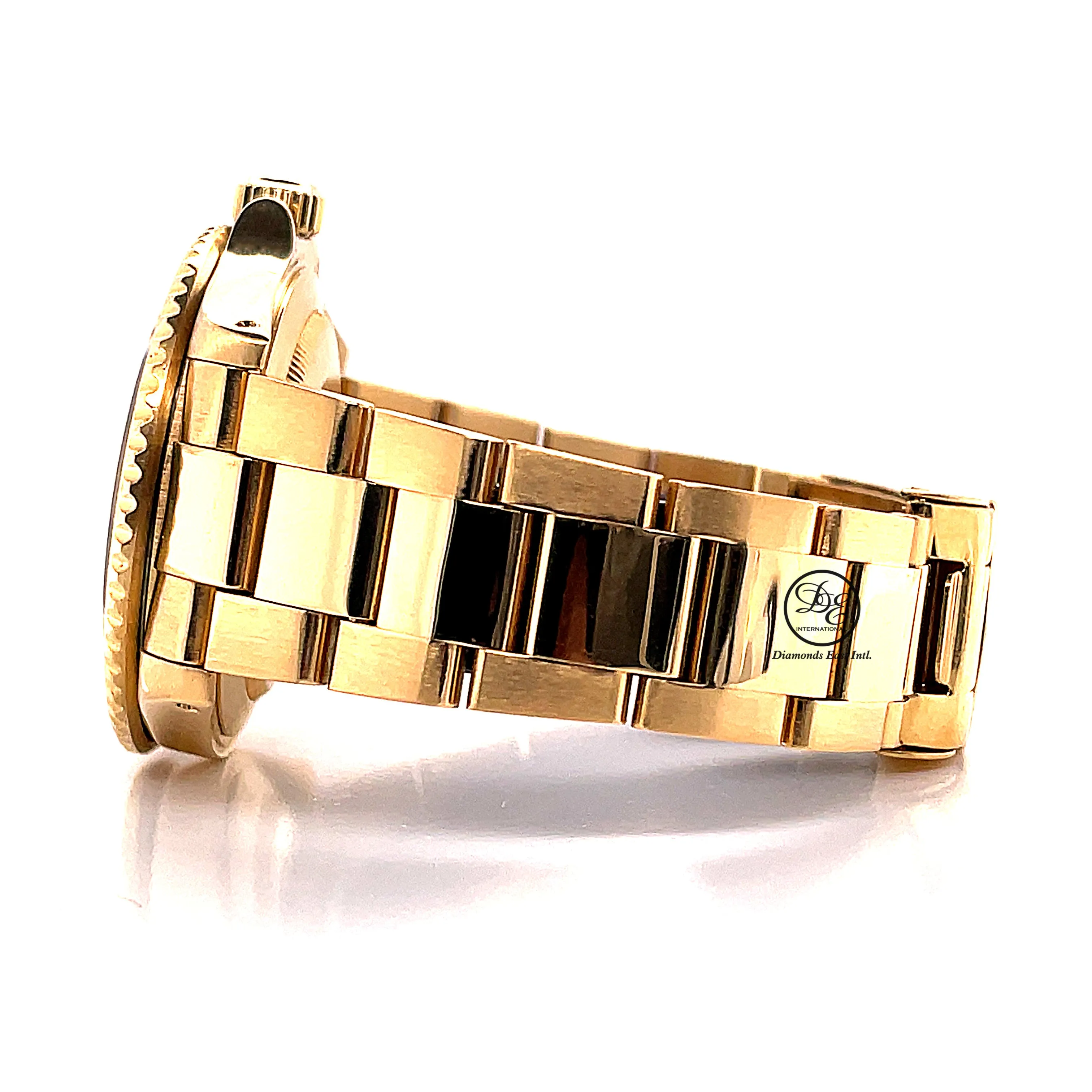 Rolex Submariner 16618 Date Yellow Gold Black Dial 40mm