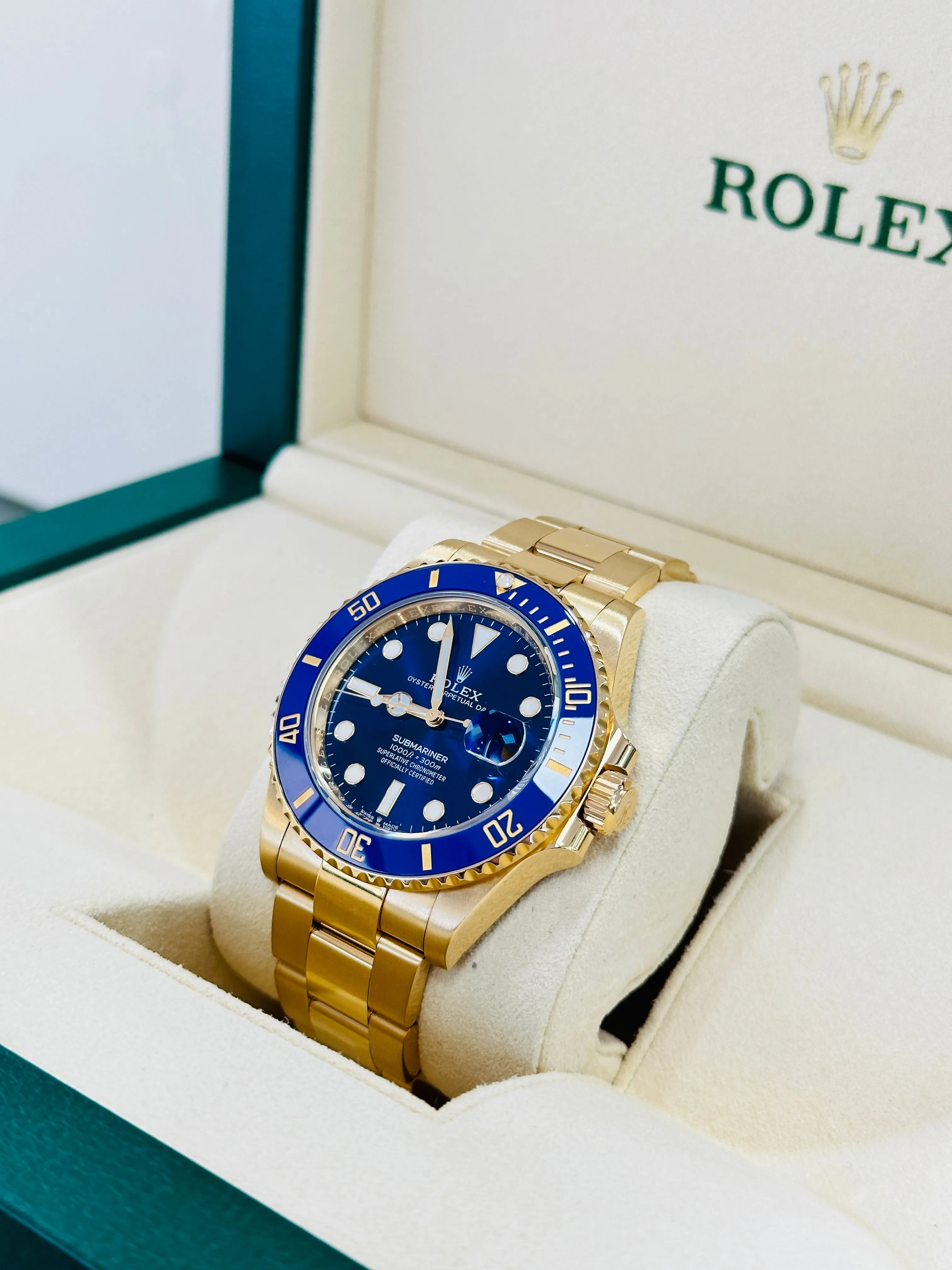 Rolex Submariner 41 Date 126618LB Box and Papers