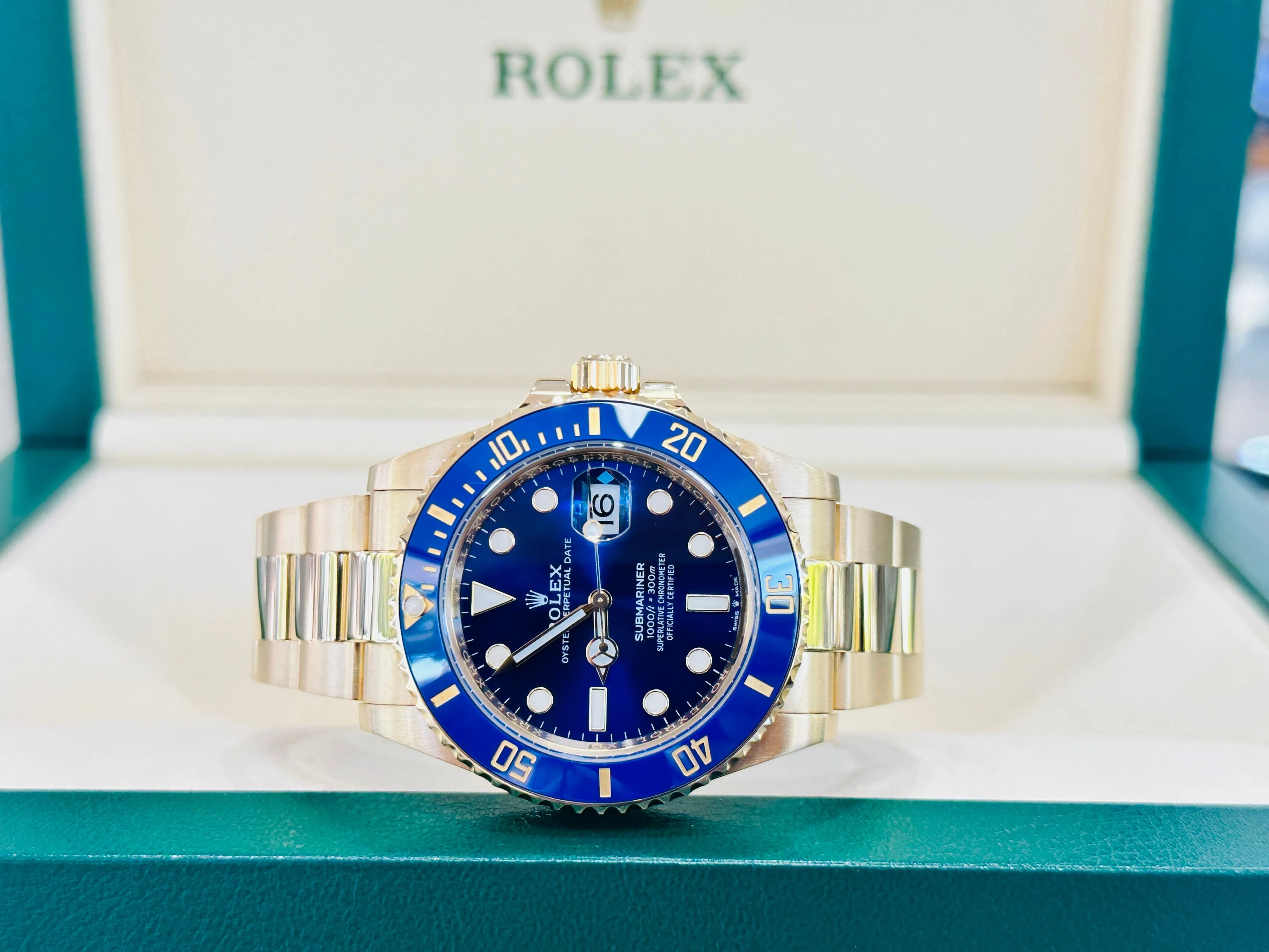 Rolex Submariner 41 Date 126618LB Box and Papers