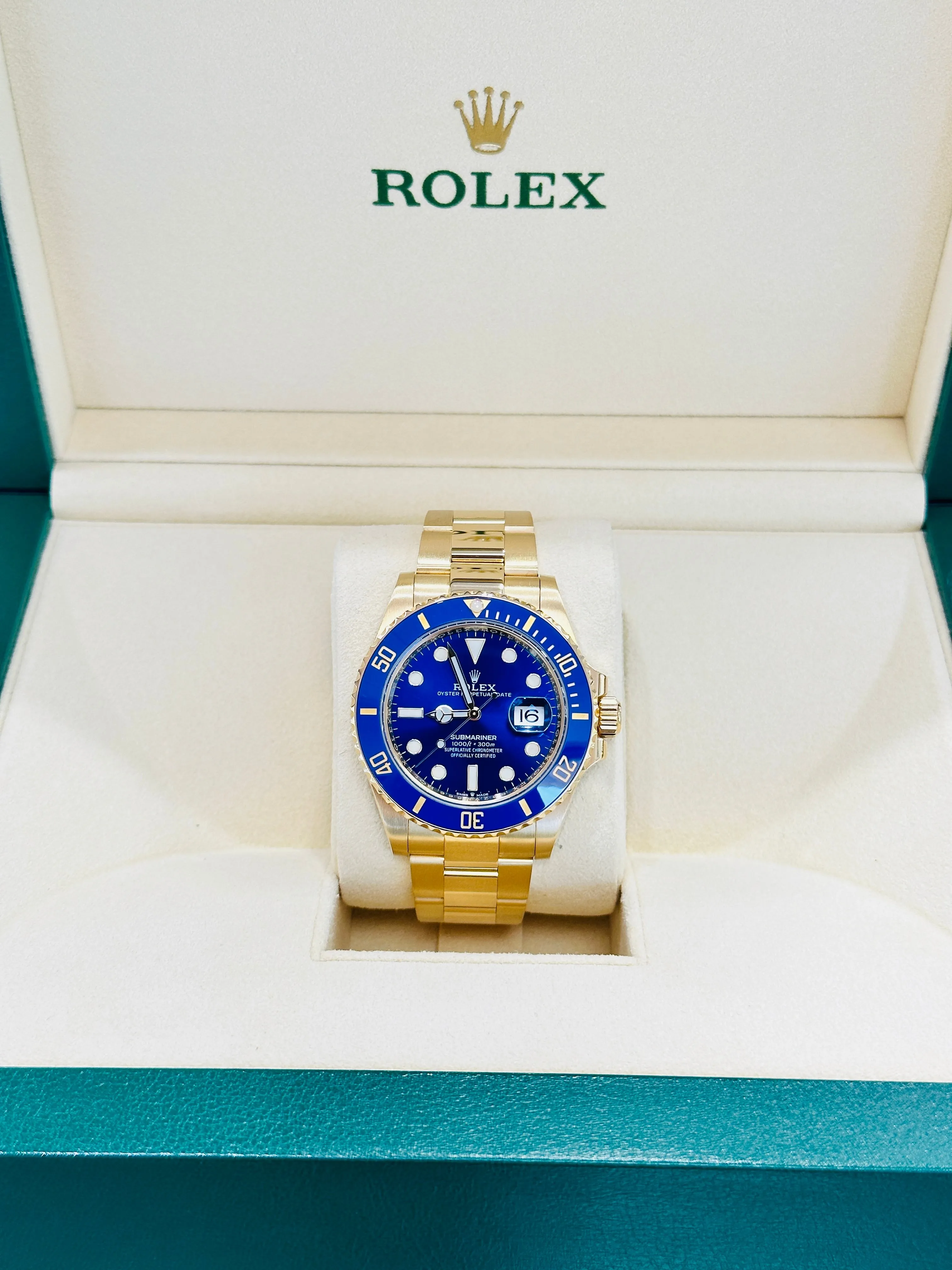 Rolex Submariner 41 Date 126618LB Box and Papers