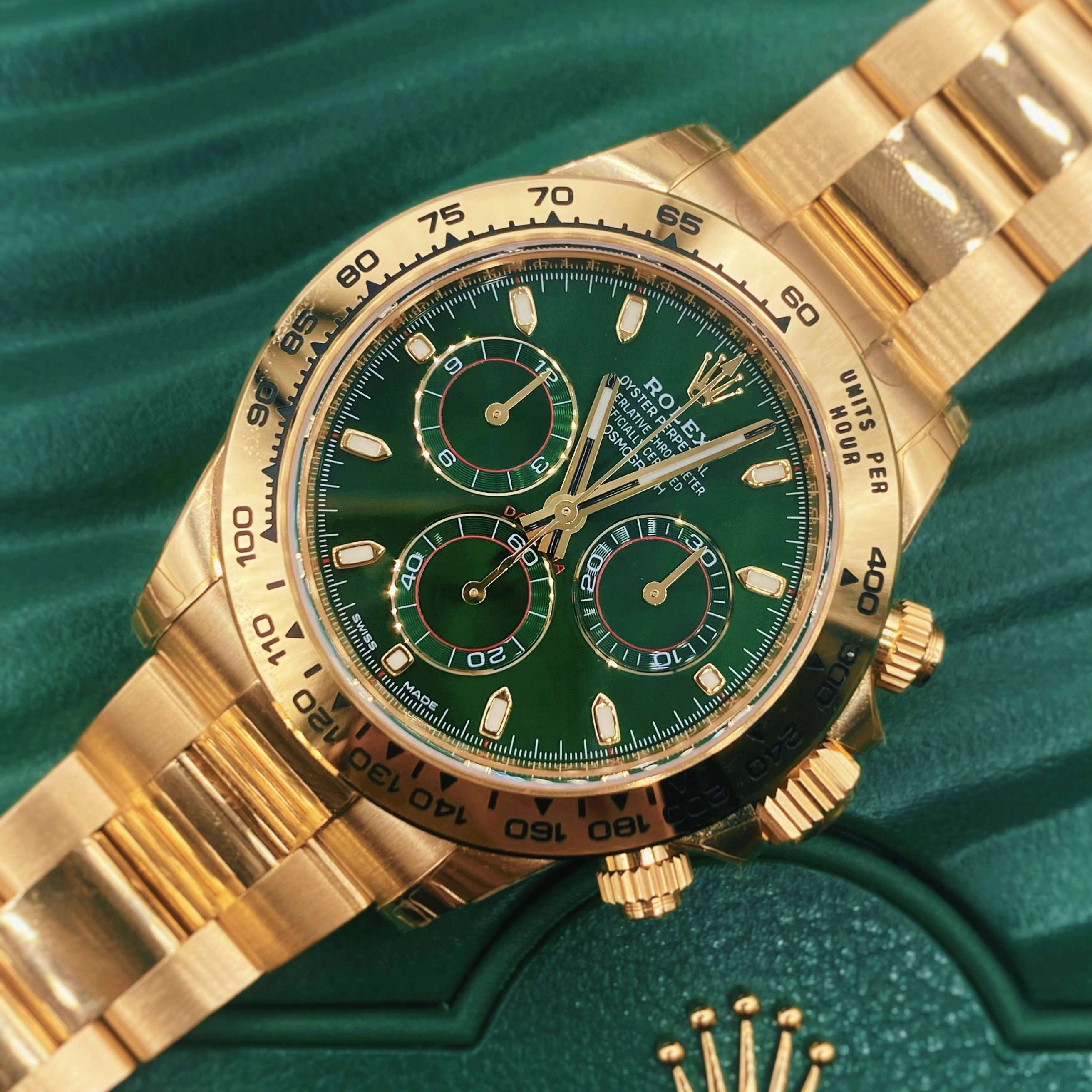 Rolex Cosmograph Daytona 40mm - Ref: 116508-0013 - Green Index Dial with Red Accents, 18K Yellow Gold Oyster Bracelet Men's Watch