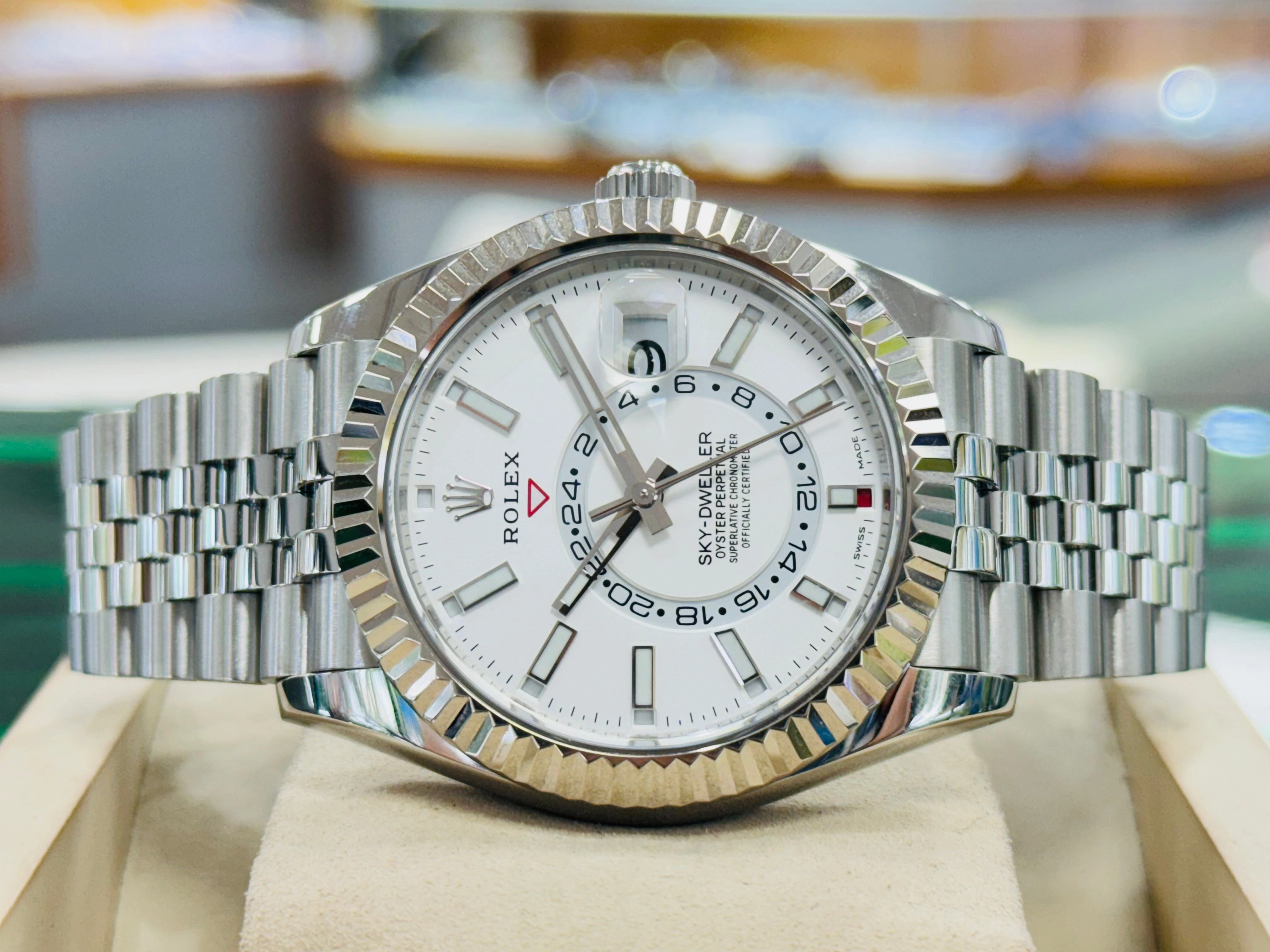 Rolex Sky-Dweller 326934 Jubilee Bracelet White Dial 18K White Gold Bezel Watch
