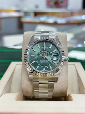 Rolex Sky-Dweller 336934 Mint Green Dial oyster Band Watch Box/Papers UNWORN