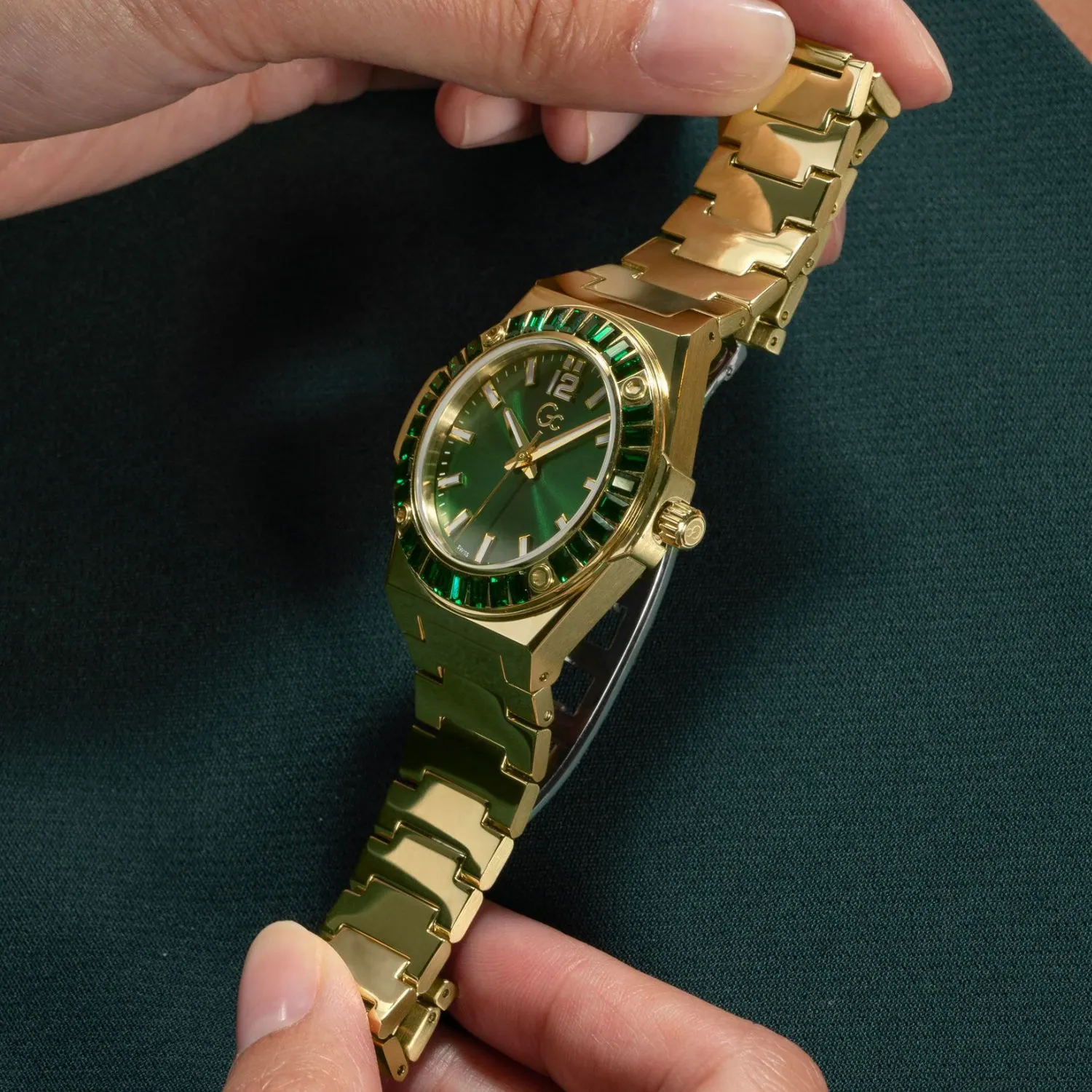 Specials Women Quartz Green Dial Analog Stainless Steel Watch Z34002L9MF
