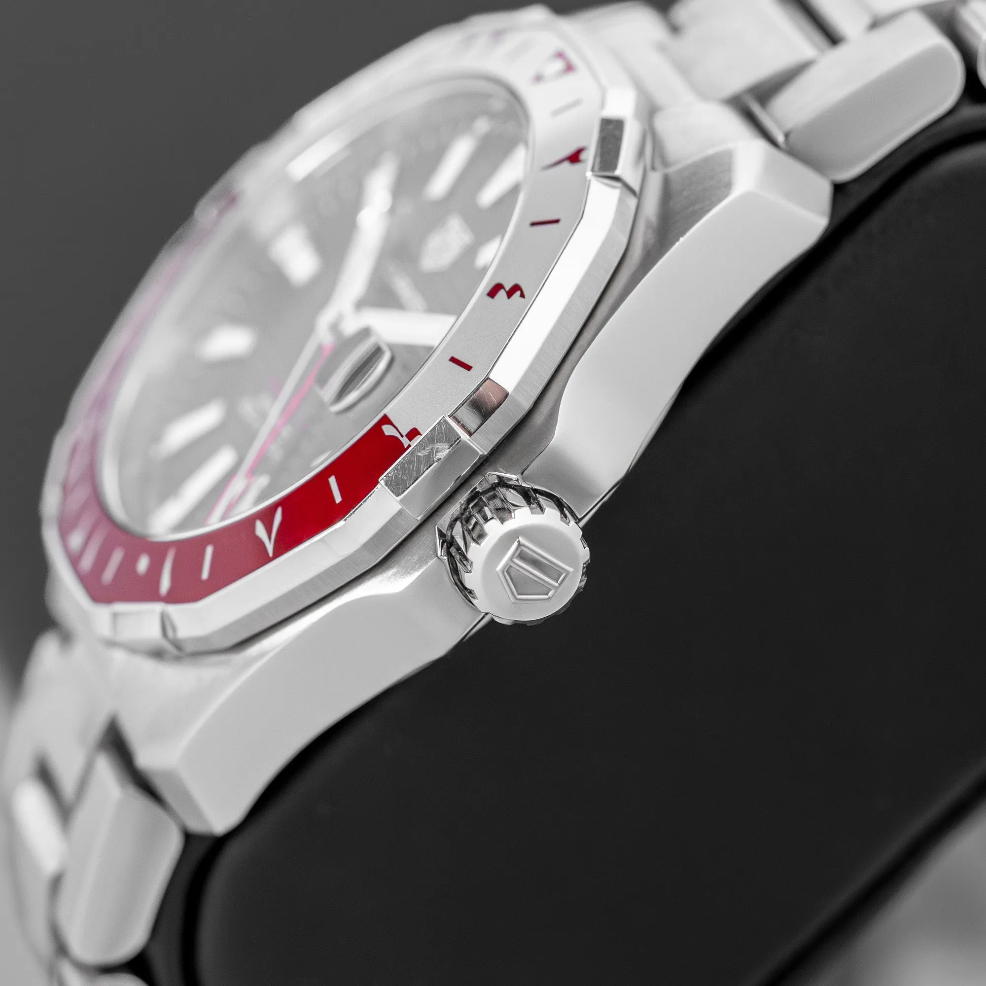 TAG Heuer Aquaracer GMT Qatar Edition WAY201U
