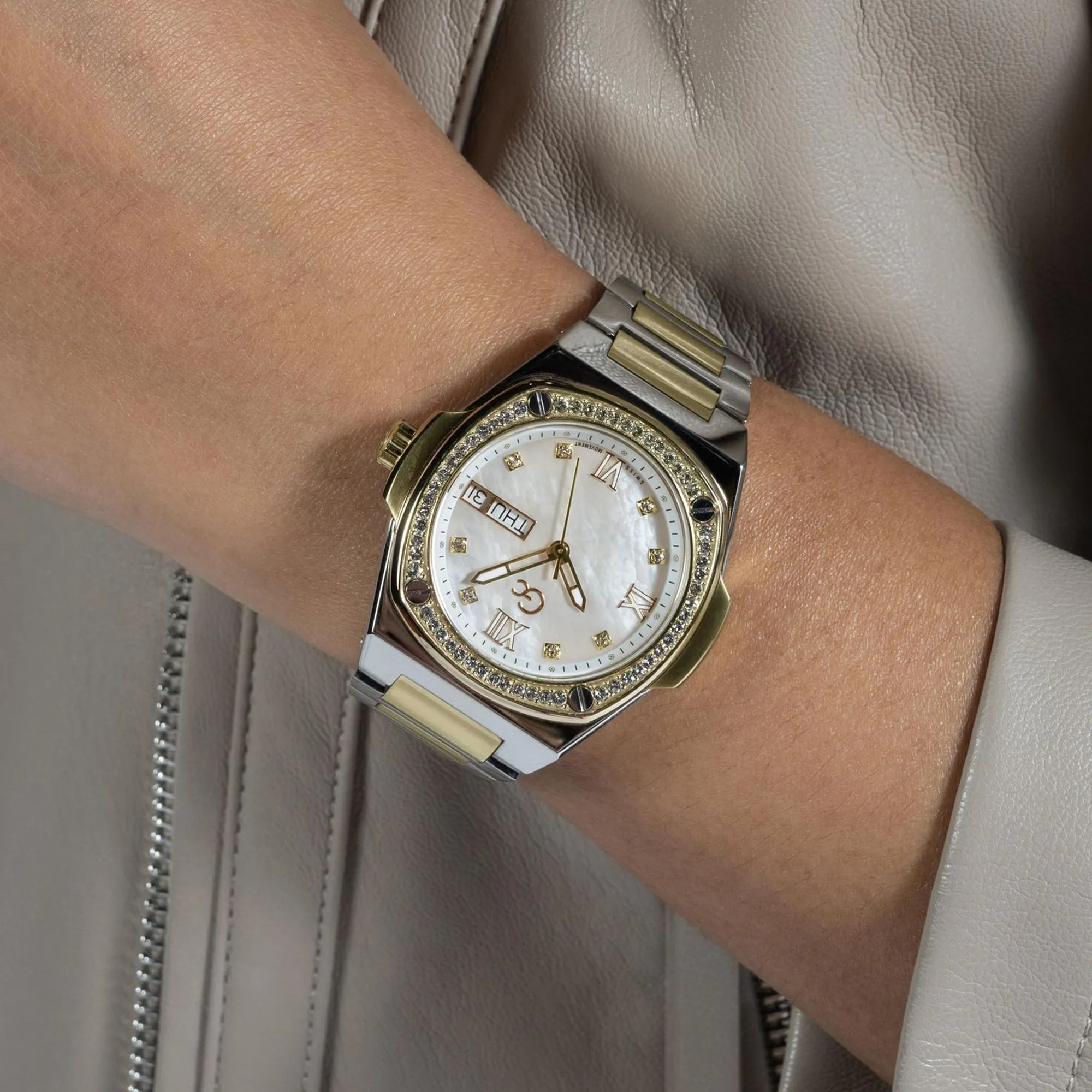 Women's White Analog Stainless Steel Watch Y98008L1MF