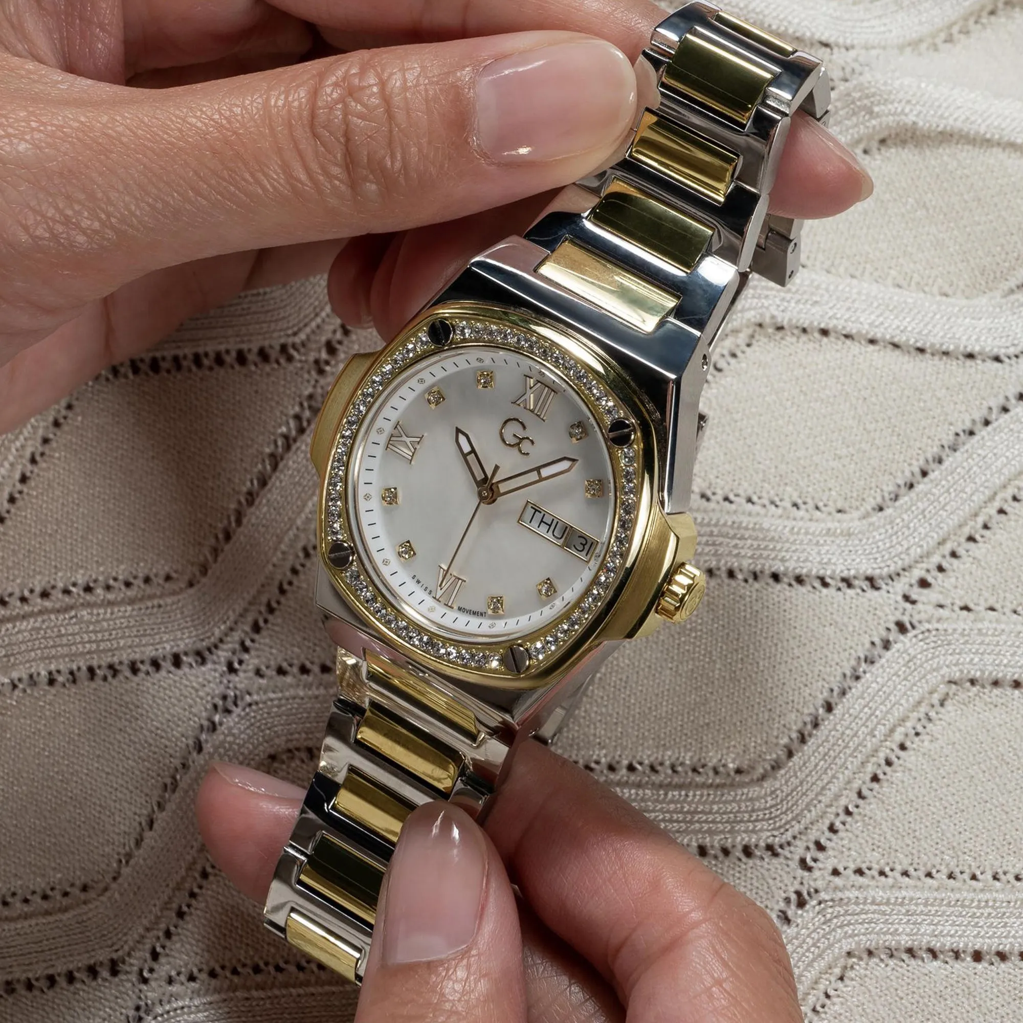 Women's White Analog Stainless Steel Watch Y98008L1MF